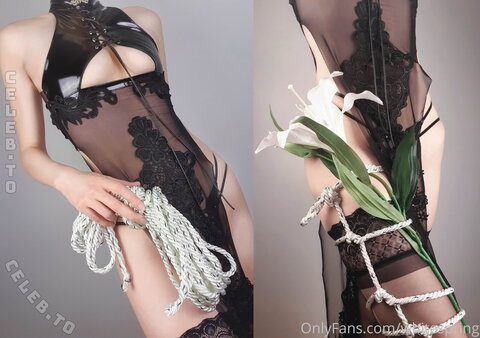 Whitespring nude photo 1