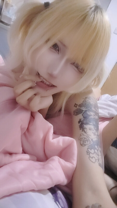 Whorebinger nude photo 7