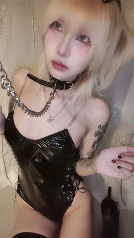 Whorebinger nude photo 67