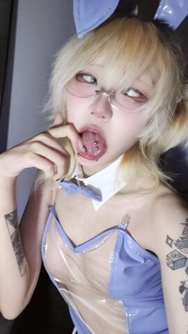 Whorebinger nude photo 66