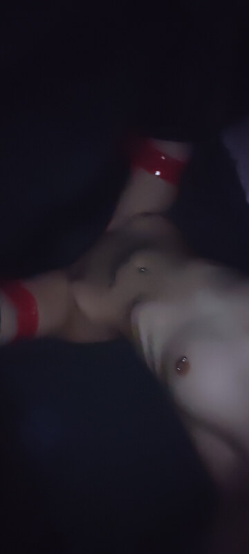 Whorebinger nude photo 17