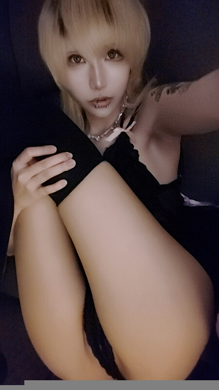 Whorebinger nude photo 25