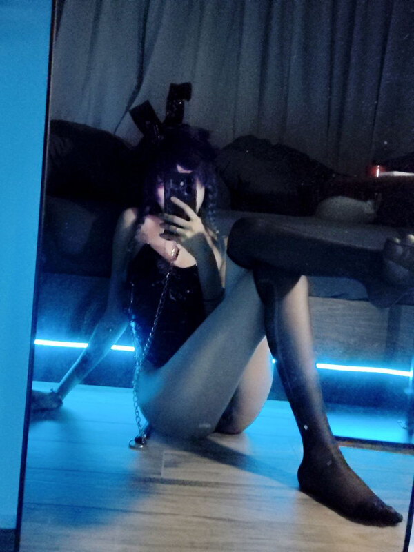 Whorebinger nude photo 30