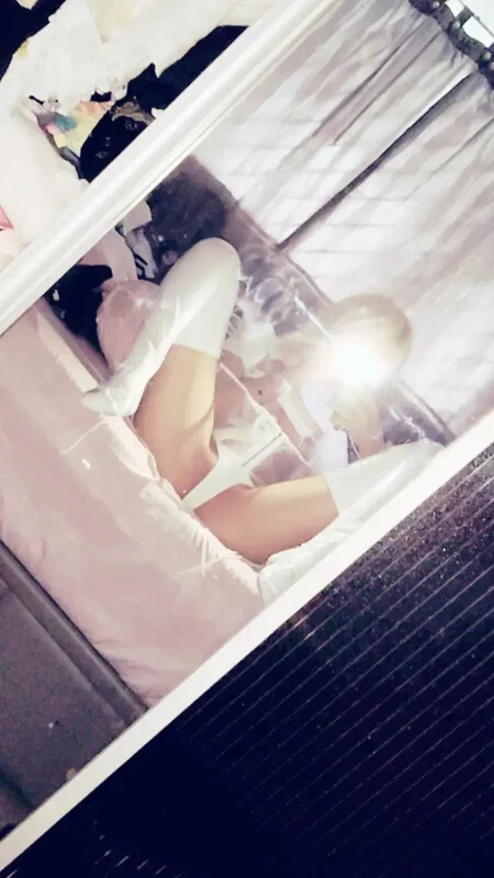 Whorebinger nude photo 3