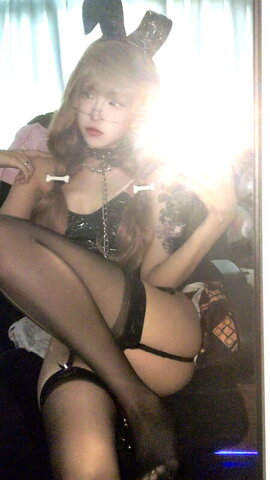Whorebinger nude photo 31