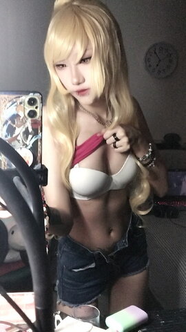 Whorebinger nude photo 25