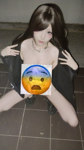 Whorebinger nude photo 21