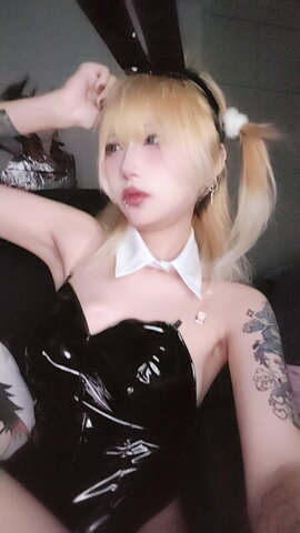 Whorebinger nude photo 9