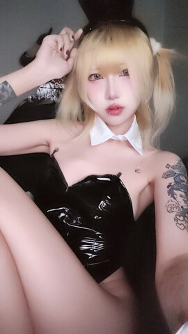 Whorebinger nude photo 8