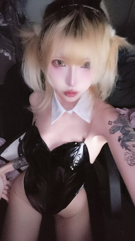 Whorebinger nude photo 35