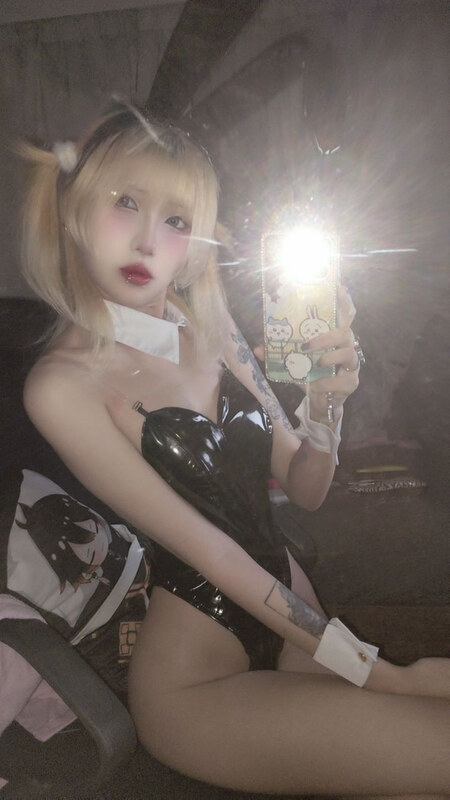 Whorebinger nude photo 36
