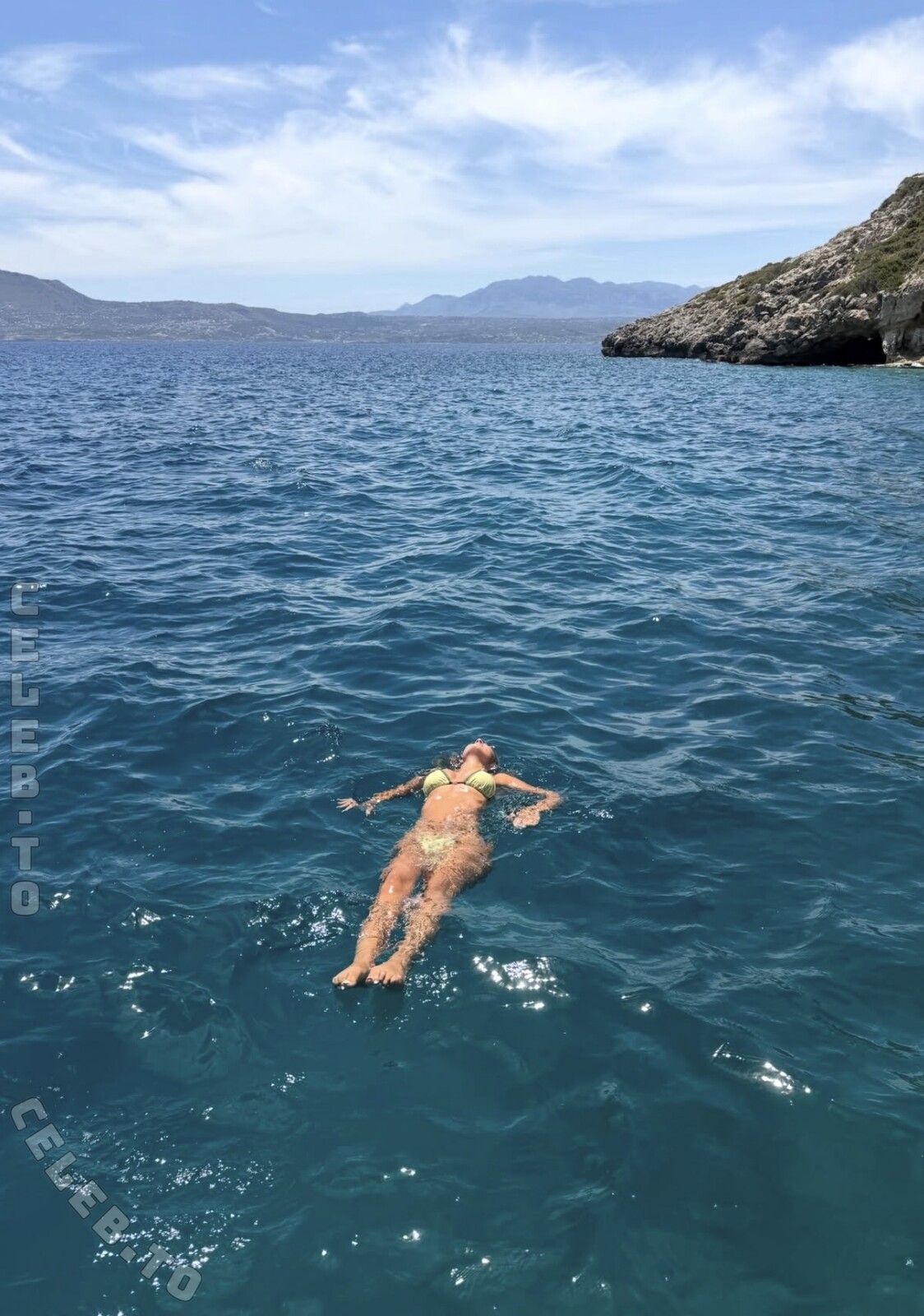 Wieke nude photo 3