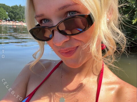 Wieke nude photo 29