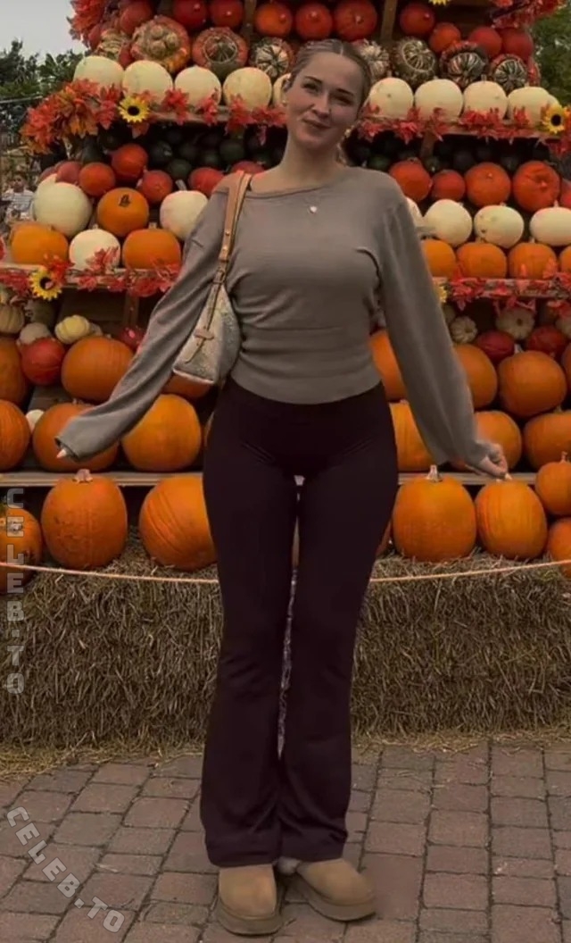 Wieke nude photo 2
