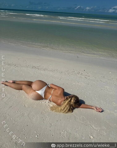Wieke nude photo 25