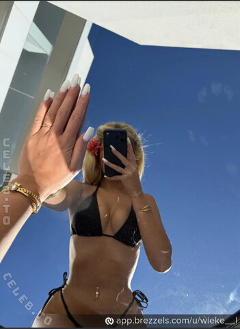 Wieke nude photo 20