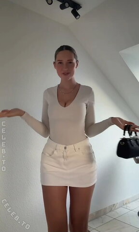 Wieke nude photo 17