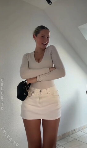 Wieke nude photo 16
