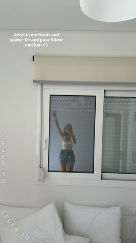 Wieke nude photo 11