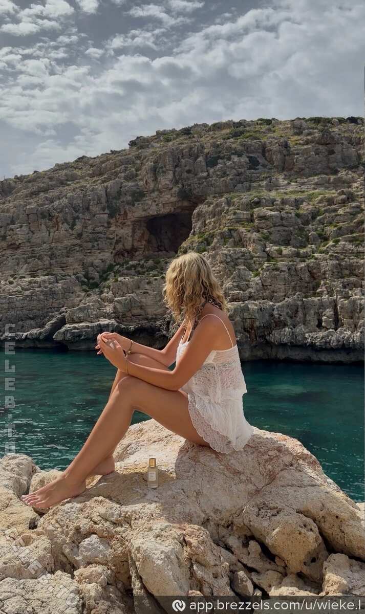 Wieke nude photo 3