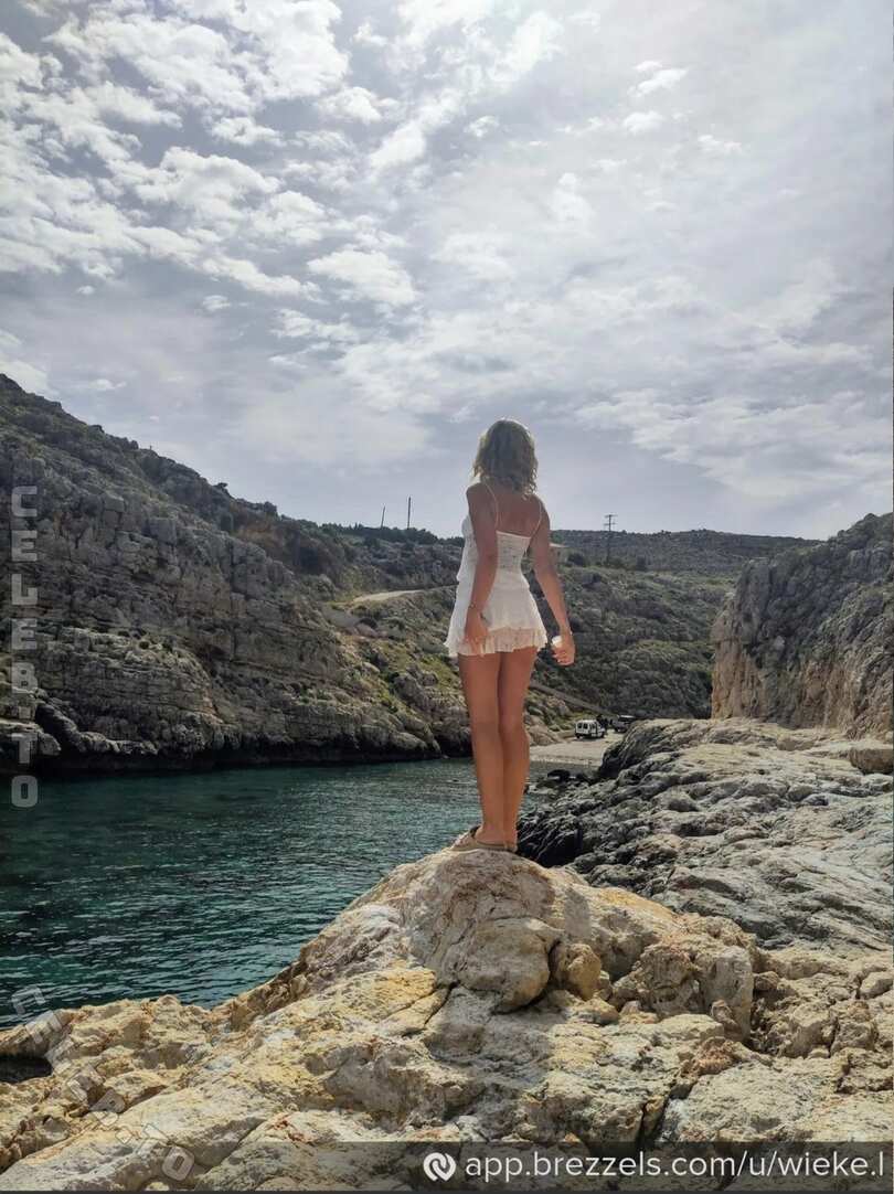 Wieke nude photo 5