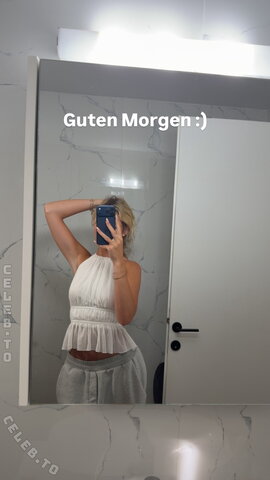 Wieke New (1 photo)