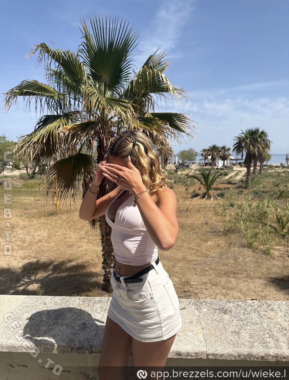 Wieke nude photo 1