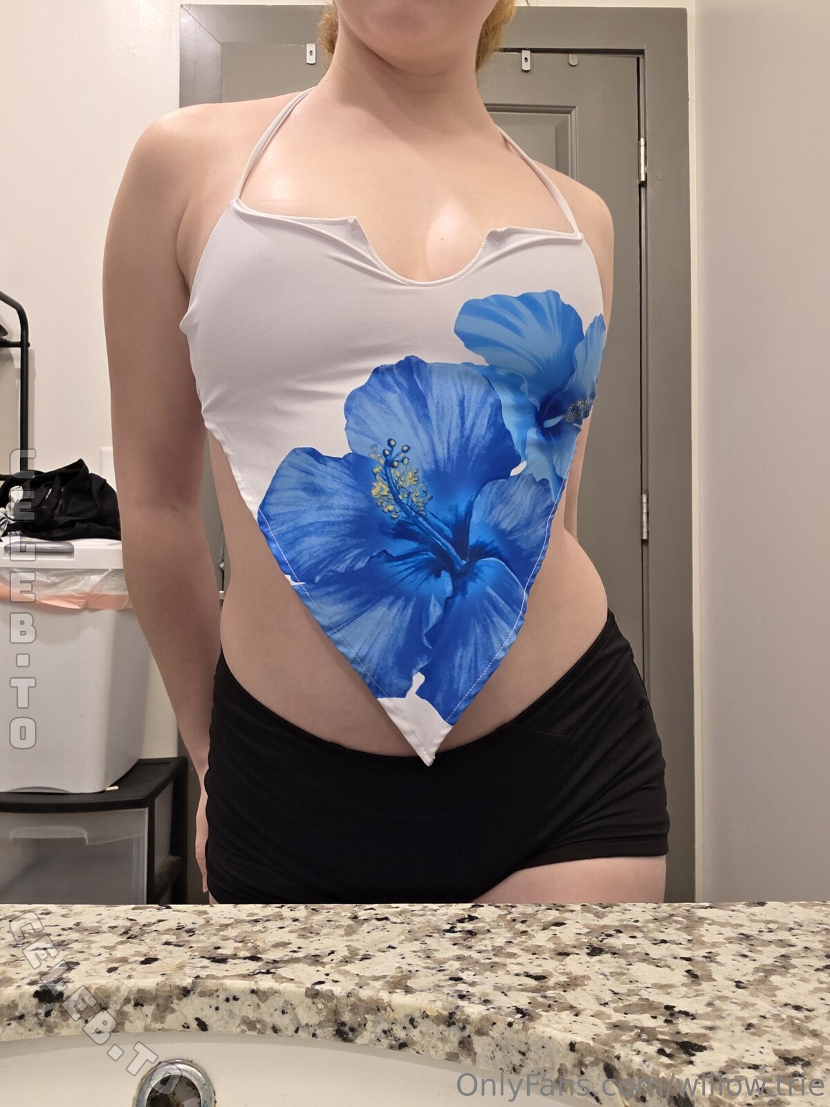 Willow Trie nude photo 1