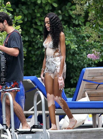 Winnie Harlow nude photo 22