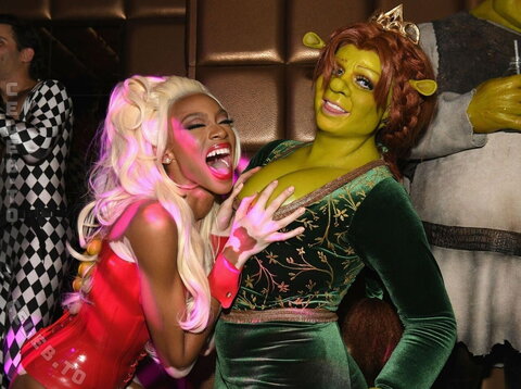 Winnie Harlow nude photo 3