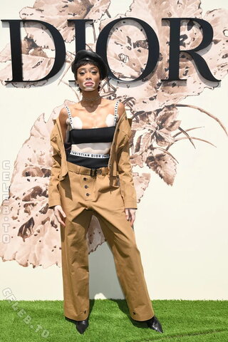 Winnie Harlow nude photo 2