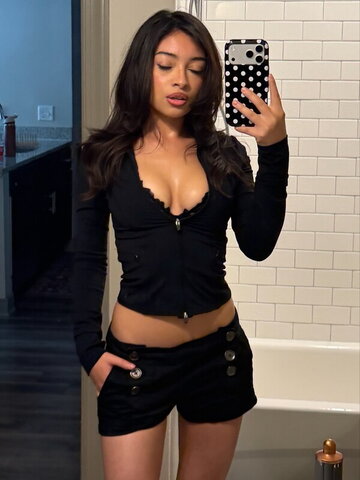 Wintas nude photo 1