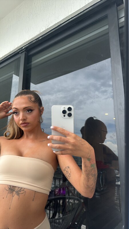 Woah Vicky nude photo 1