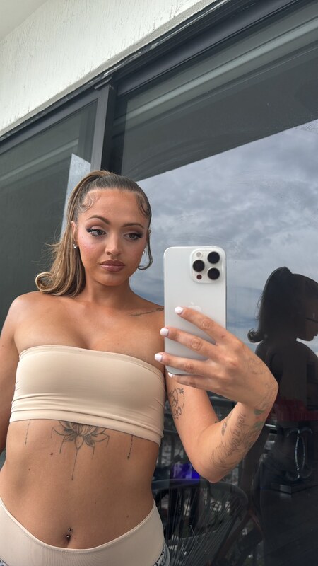 Woah Vicky nude photo 2