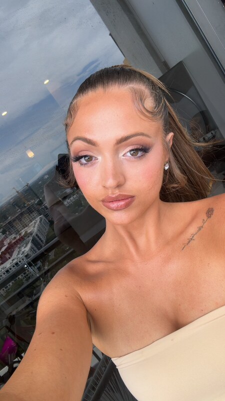 Woah Vicky nude photo 4