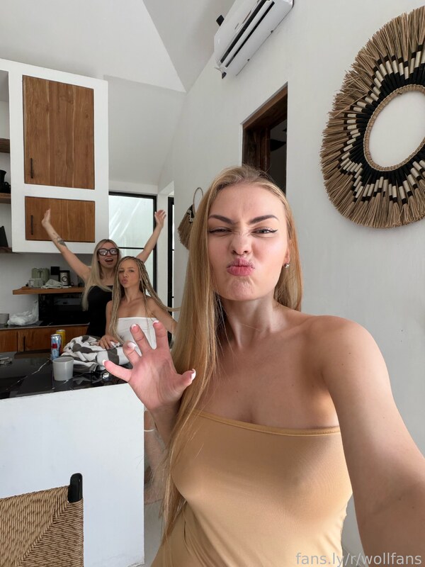 Wollfgram nude photo 4