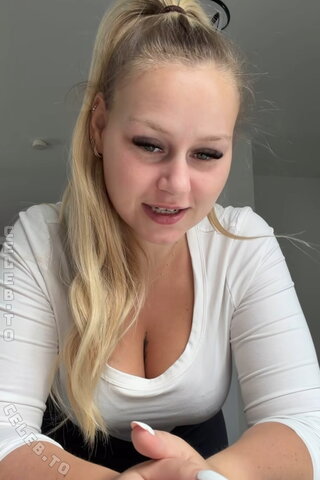 Wollnys nude photo 3