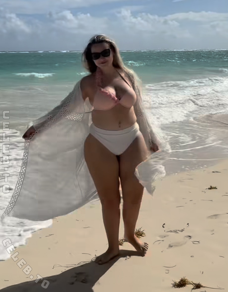 Wollnys nude photo 1