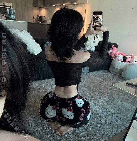 wuvkyu nude photo 1