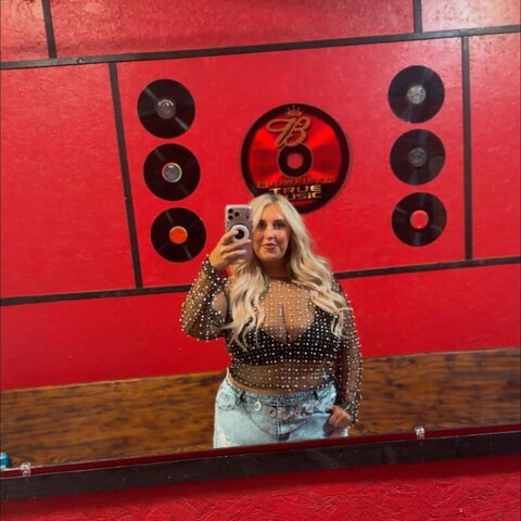 wvqueenb nude photo 1