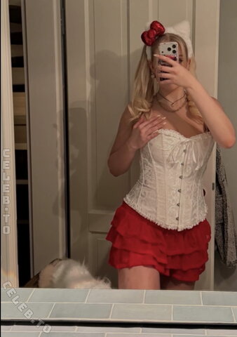 x05miaa nude photo 10