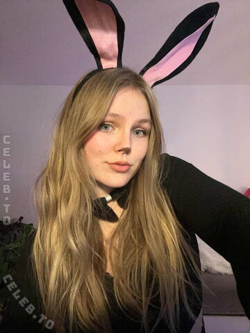 x2yuna1x – Young pretty streamer.