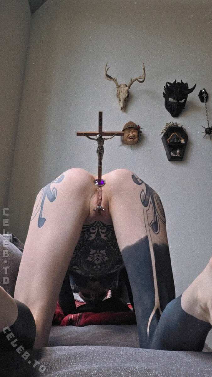 Xandra nude photo 4