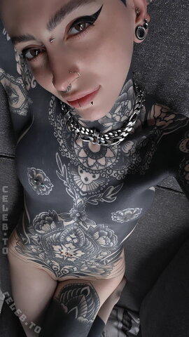 Xandra nude photo 3