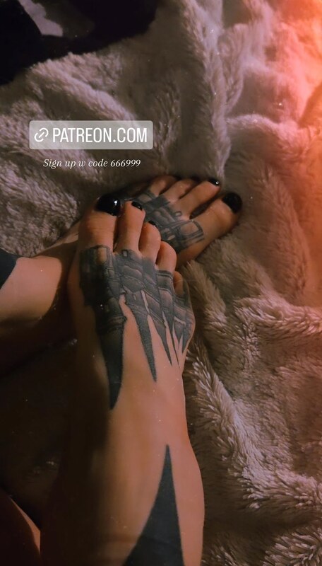 Xandra nude photo 1