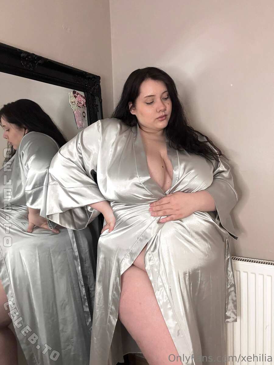 xehilia nude photo 12