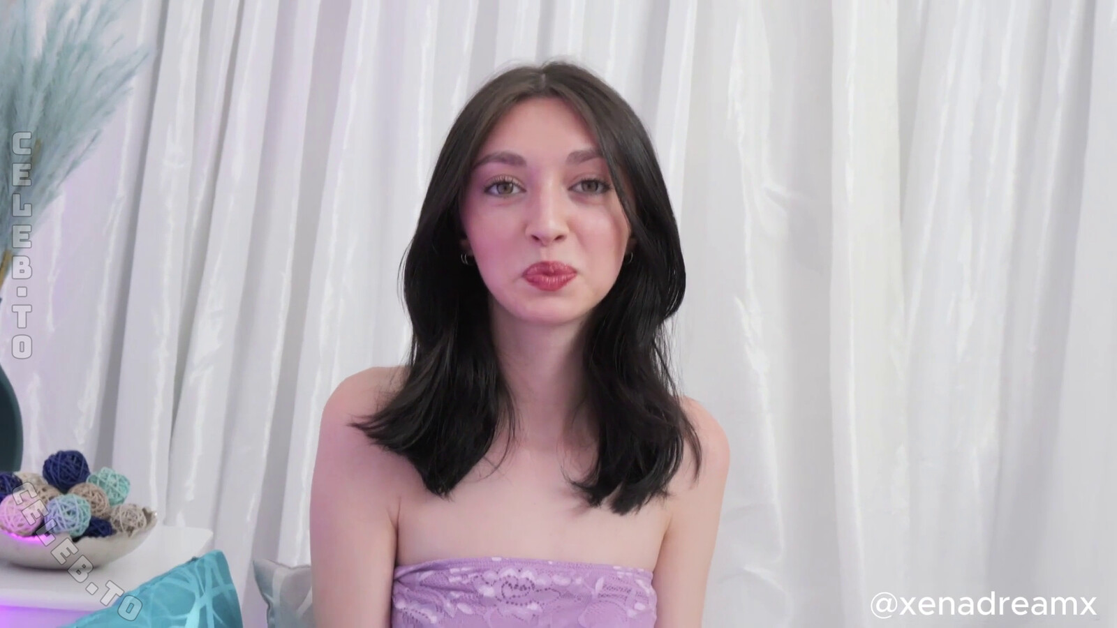 Xenadreamx nude photo 1