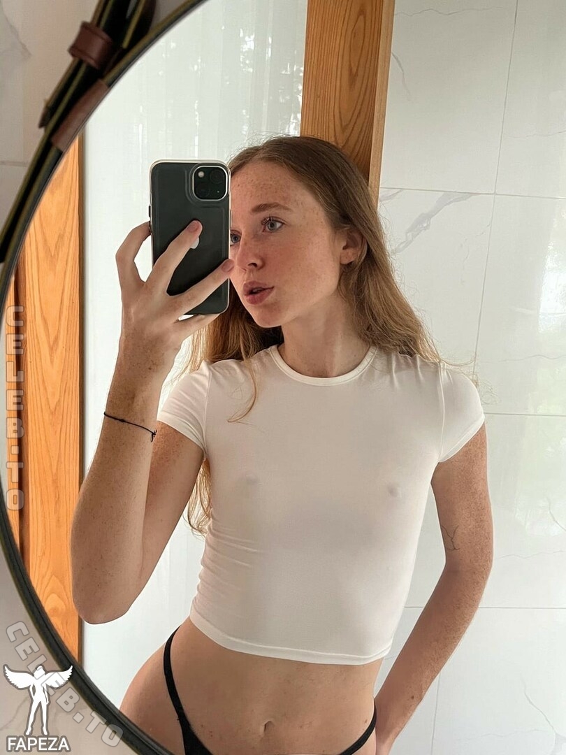 Xenia Squirrel nude photo 2