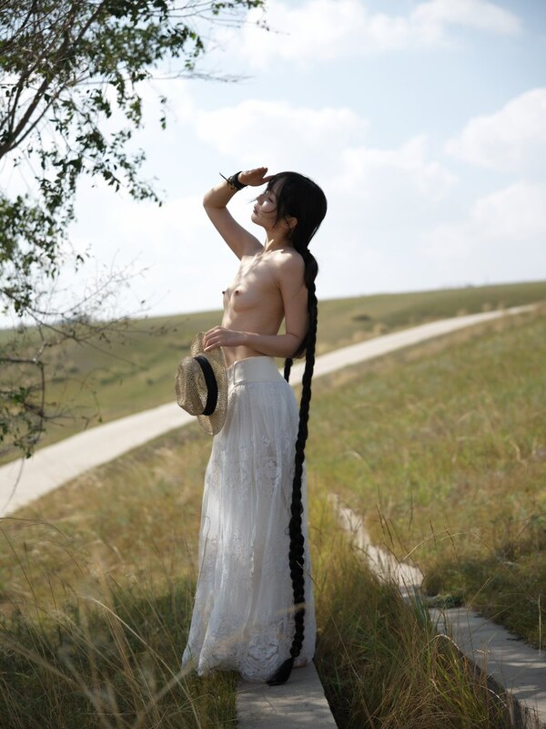xiaogualu nude photo 2