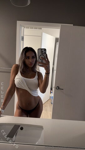 Ximena Saenz nude photo 14